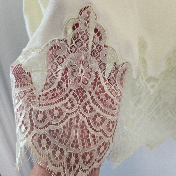 House Of Harlow 1960 Elegant Butter Ivory Cream Lace Trim Top Size L - Picture 3 of 5